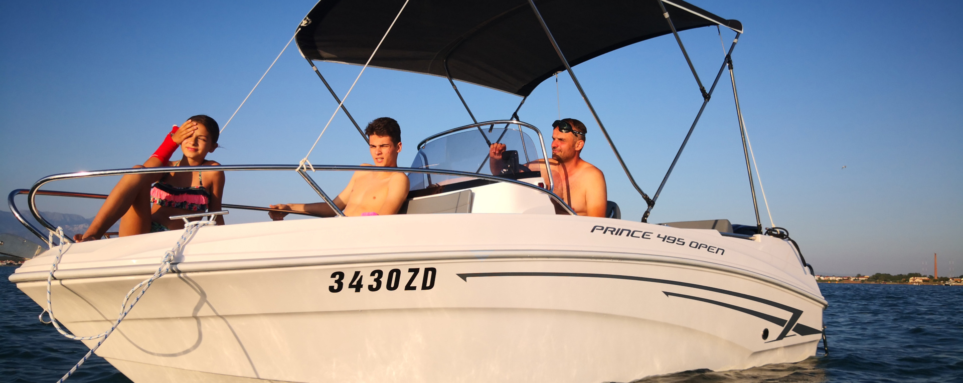 Rent a boat Prince with 80 HP engine